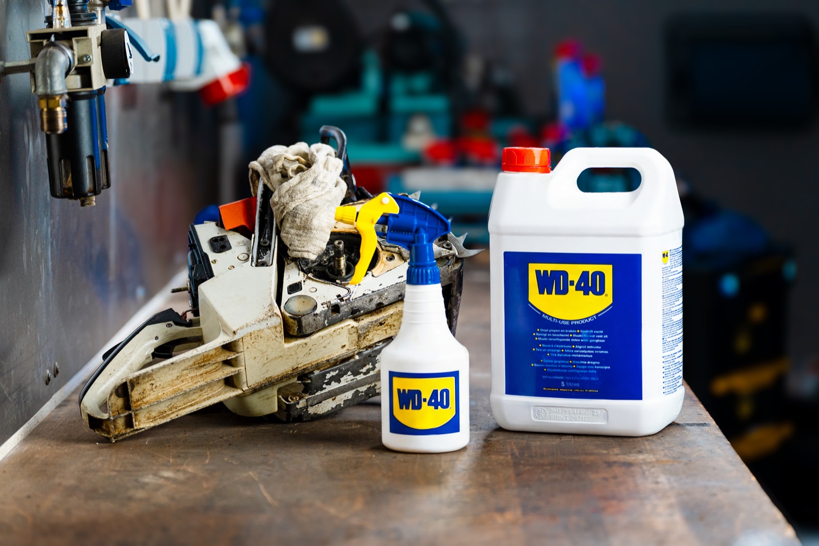WD-40 Produkte mit Werkzeug
